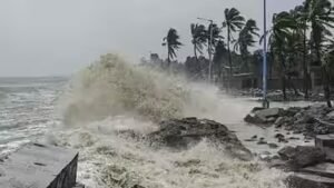 অন্ধ্রের উপকূলে ঘূর্ণিঝড়ের দাপট, ওড়িশাতেও ভারী বৃষ্টির সতর্কতা! কোন কোন জেলায় বিপদ?