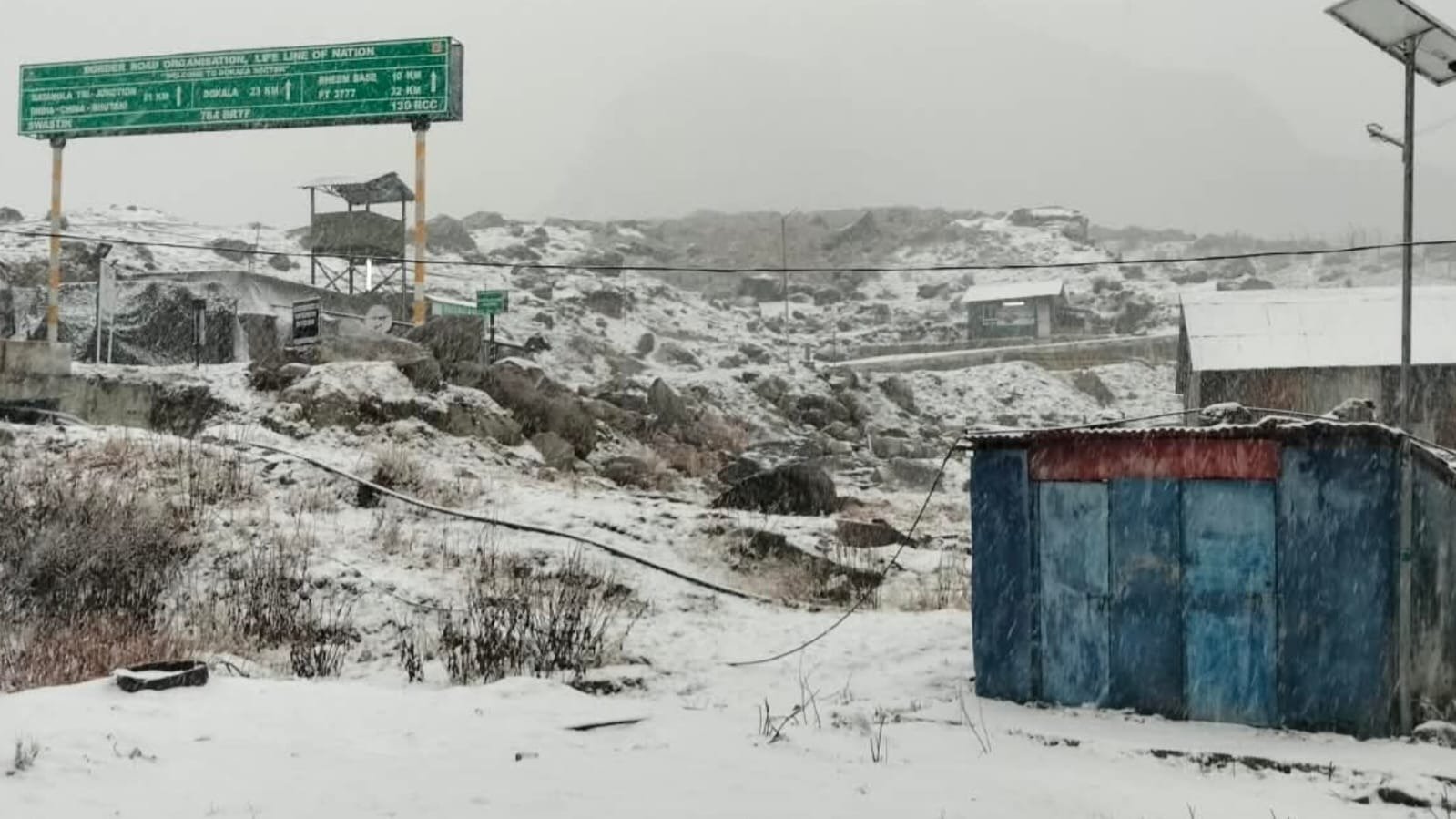 Snowfall in Sikkim - Kupup and Nathang Valley covered in snow, Border Road Organisation signboard at Dokala sector