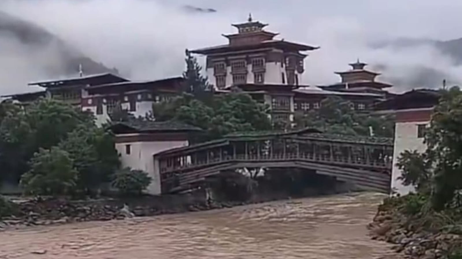 Bhutan GLOF flood - Shintaphu lake burst causes flooding in Gasa district, river overflows near Bhutanese Dzong
